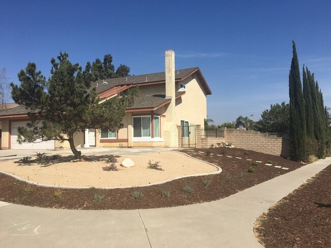 Building Photo - Stunning 5-Bedroom Home for Rent in Desirable Corona Neighborhood!