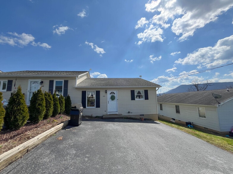 Building Photo - 440 Pleasant View Dr