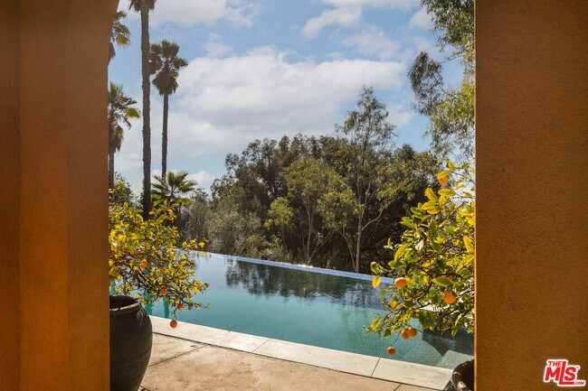 Building Photo - 6203 Temple Hill Dr