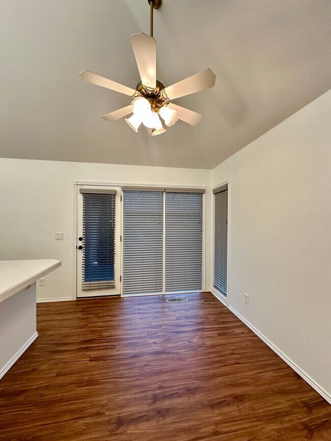 Building Photo - Large Three Bedroom Home in the Cinnamonwood Estates