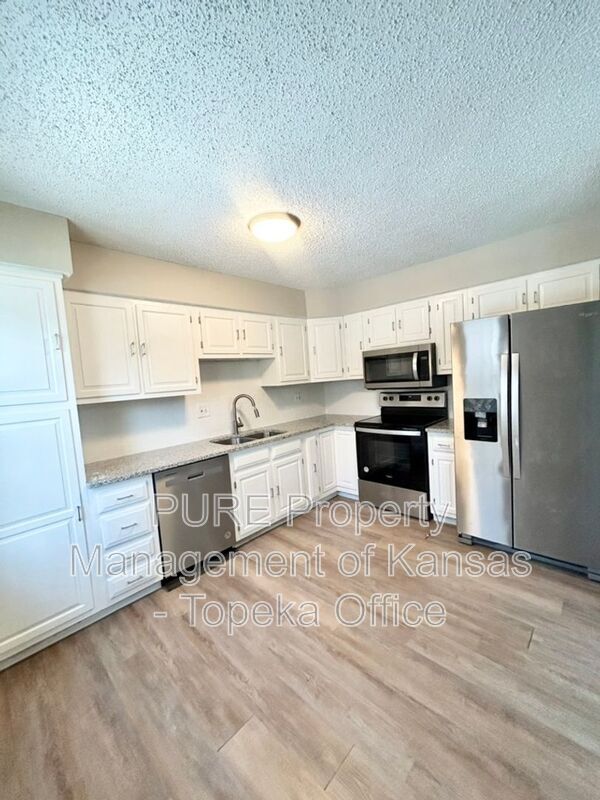 Building Photo - 2746 SE Lakeshore Blvd