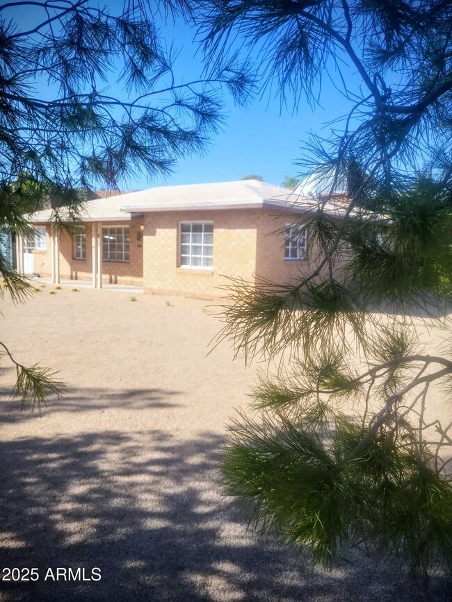 Building Photo - 1704 W Colter St