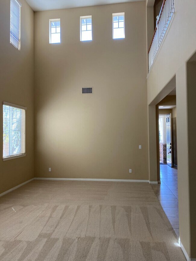 Building Photo - Beautiful Home located in Wolf Creek