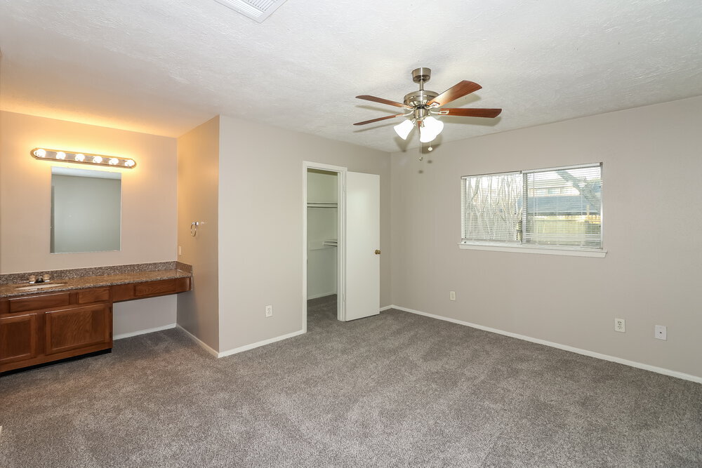 Building Photo - 15826 Beechnut St