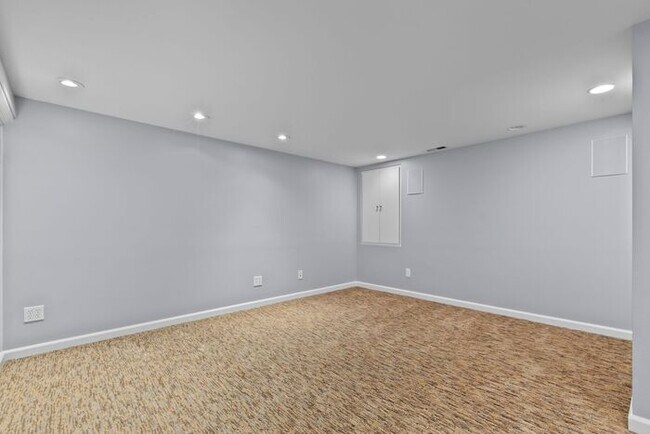 Building Photo - Stunning Air Conditioned 1931 Tudor in Coveted Admiral w/ Views