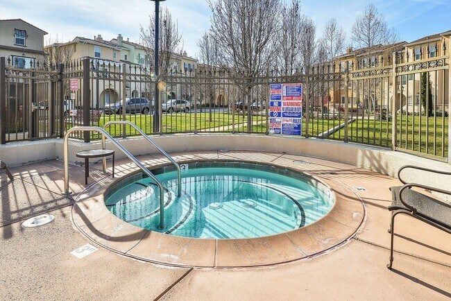 Building Photo - UPDATED LARGE 1600 sq/ft 3BR/3.5BA Central Mtn View Townhome AVAILABLE NOW