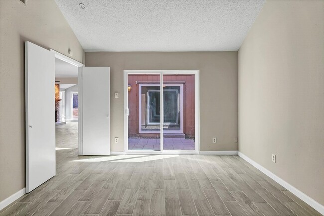 Building Photo - 9724 Summerwood Cir