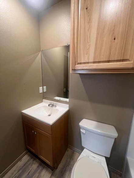 Building Photo - 1505 E 6th St