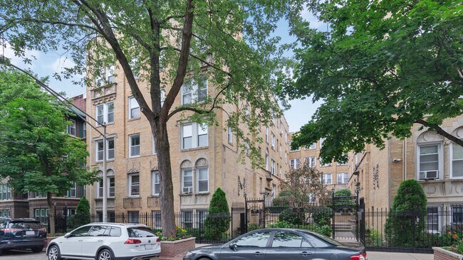 Primary Photo - 846 W Ainslie St
