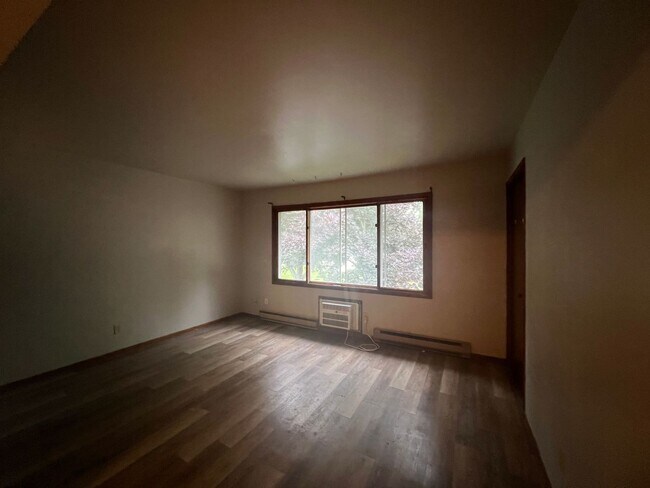 Building Photo - 909 Genrich St