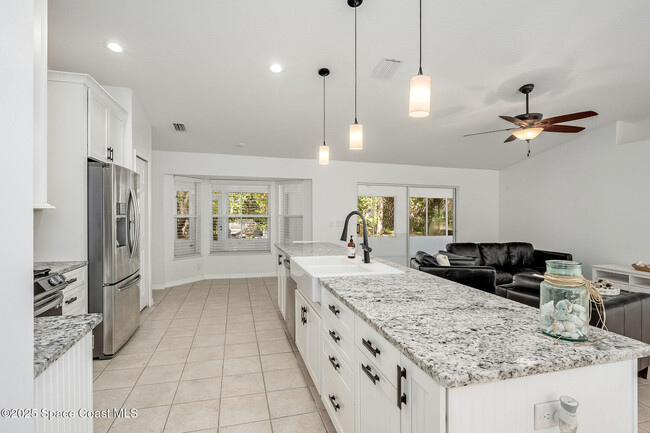 Building Photo - 210 Heron Dr