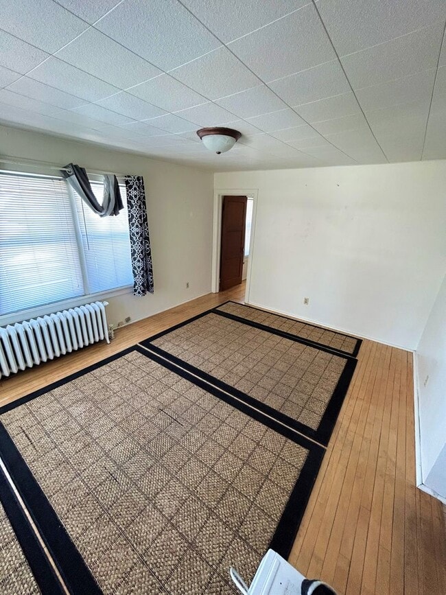 Building Photo - 300 S Maple