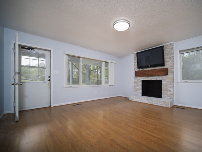 Building Photo - 102 McCall St