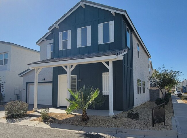 Building Photo - Like new home in convenient Goodyear locat...