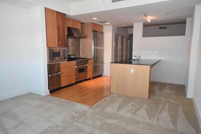 Building Photo - 1208 E Kennedy Blvd