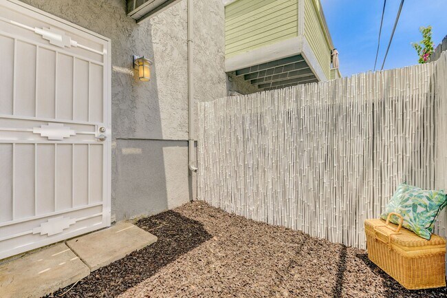 Building Photo - Vacation rental at the beach $2800... or long term $3200 + utilites
