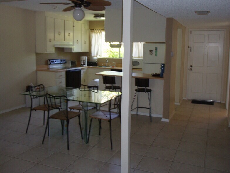 Building Photo - 422 Alvarado Ave