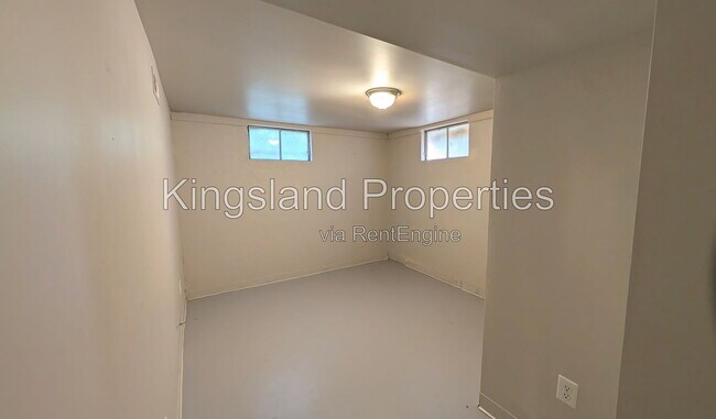 Building Photo - 272 Elmdale Dr