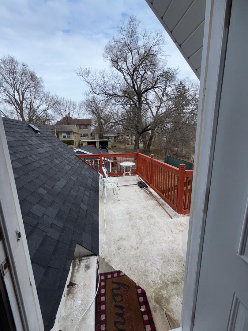 Building Photo - 520 Lawrence Ave