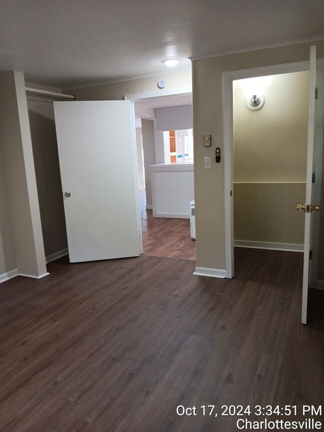 Building Photo - Spacious 5-Bedroom 2 Bath  Home in Historic Downtown Charlottesville