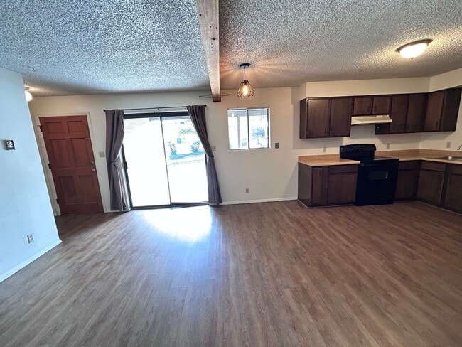 Building Photo - 1210 Avenida Del Sol