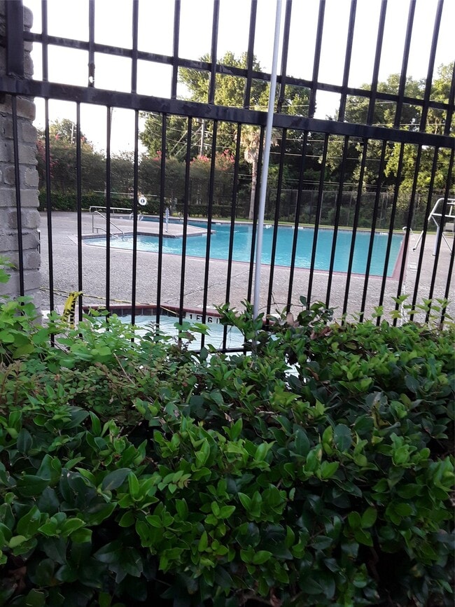 Building Photo - 2139 Shiveley Cir