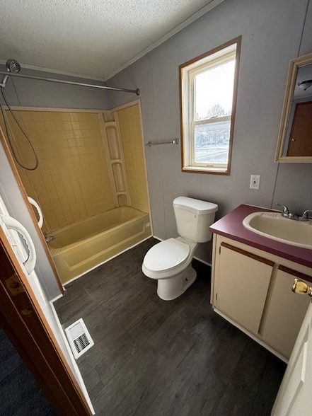 Building Photo - 2500 Mann Rd