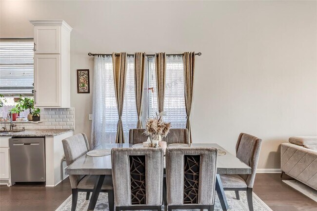 Building Photo - 722 Kingston Pl