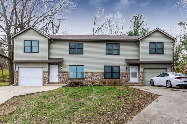 Primary Photo - Willow Court Bloomington