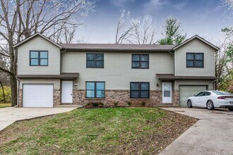 Building Photo - Willow Court Bloomington