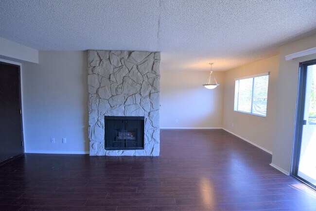 Building Photo - 14710 Burbank Blvd