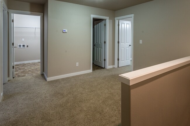 Building Photo - 5917 NE 71st Ct
