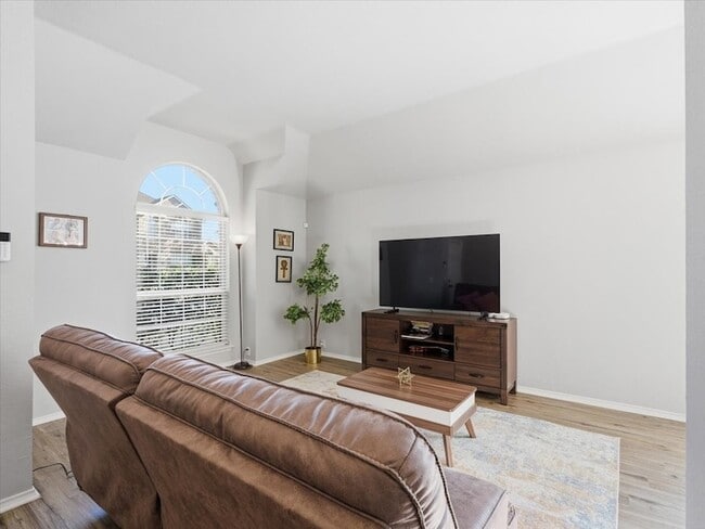 Building Photo - 1316 Pelham Ln