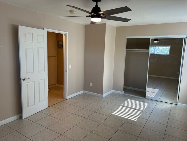 Building Photo - REALLY NICE UPSTRS 1BD 1BA FOR LEASE!
