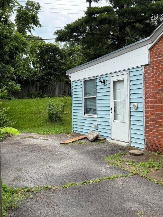 Building Photo - 305 Hightower Rd