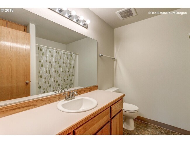 Building Photo - 7548 SE Hacienda St