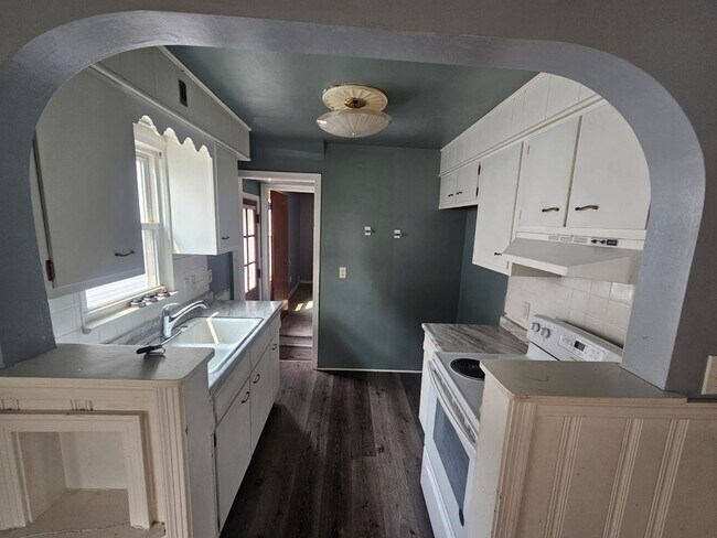 Building Photo - Spacious 3-Bedroom, 2-Bath South Euclid Home!