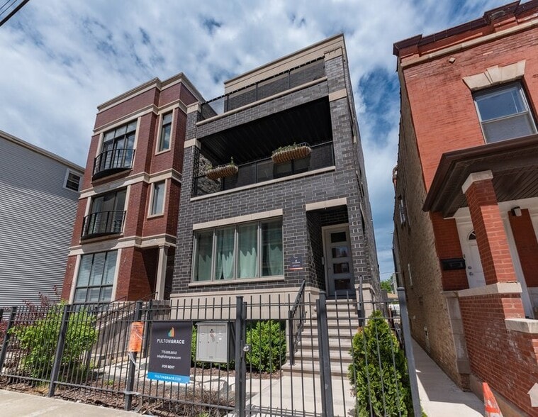 Building Photo - 3049 N Clybourn Ave