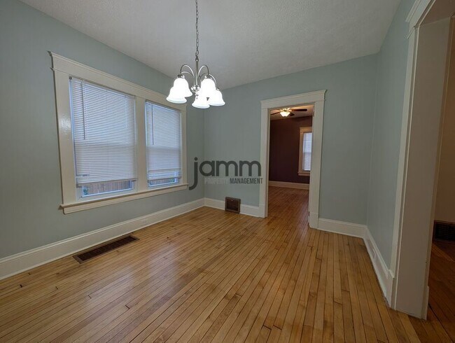 Building Photo - 1560 Coutant Ave