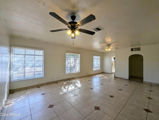 Building Photo - 1314 W Whitton Ave