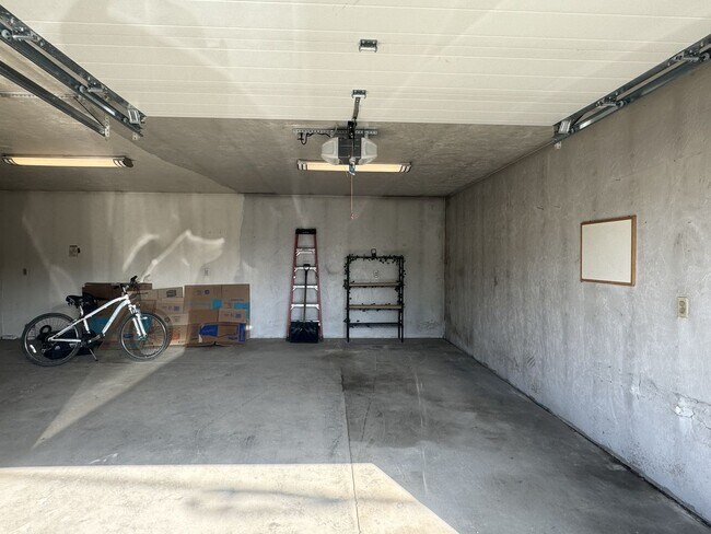 Building Photo - 2601 S Barnette St