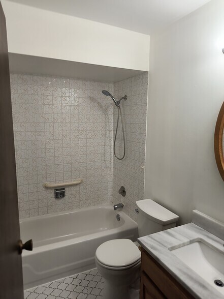 Building Photo - 9407 Bay Colony Dr