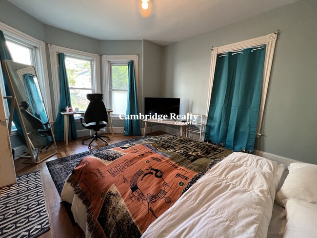 Primary Photo - 32 Rossmore St