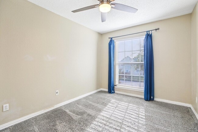 Building Photo - 1605 Lantern Light Dr