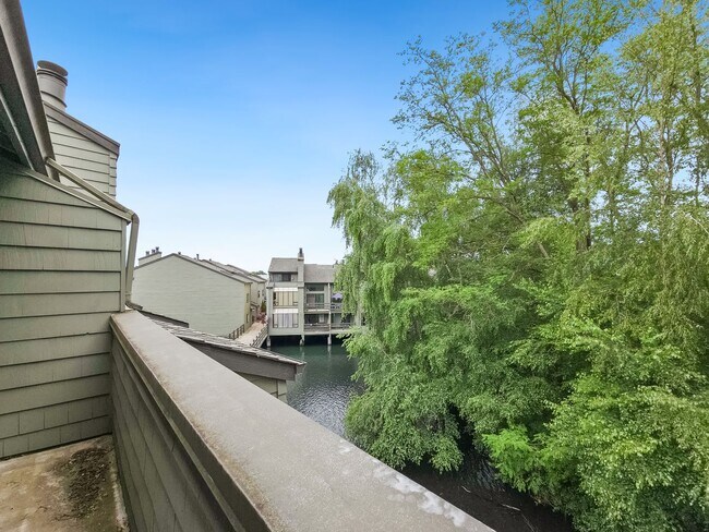 Building Photo - On-the-Water Living Experience: 2BR/2BA Co...