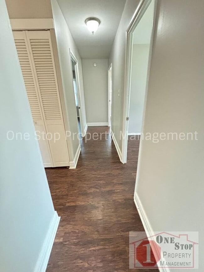 Building Photo - 3 Bedroom, 1 Bathroom in Grandview