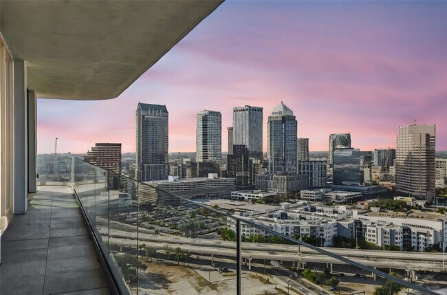 Building Photo - 1000 Water St