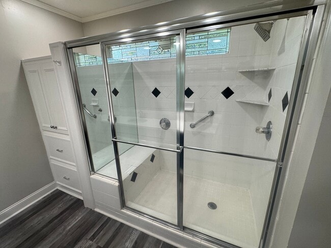 Building Photo - Arrowhead One Level