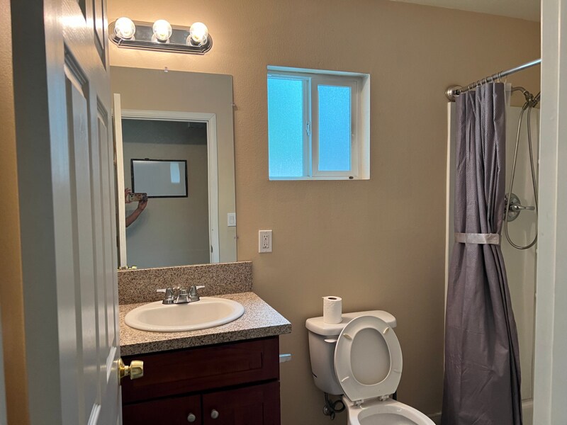 Building Photo - 10627 Lind Ave