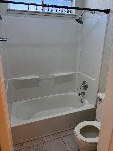 Shower/Bath Combo - 445 Almond Dr
